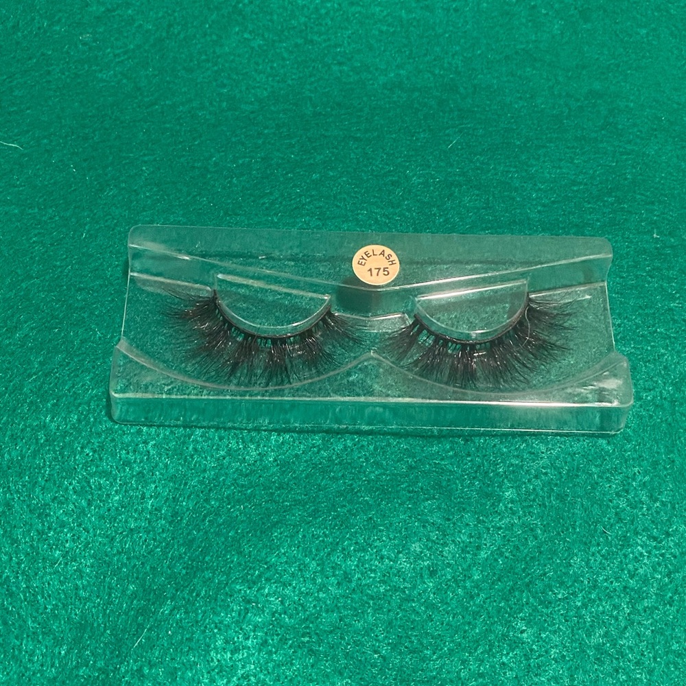 Lashes - Picture 2 of 2